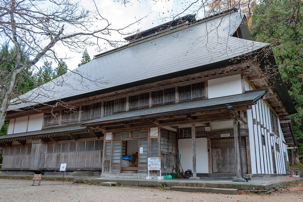 栗駒山麓ジオガイドチケット コース4 迫川沿いの斜面崩落地と海底火山がつくった溶岩と渓谷を知る