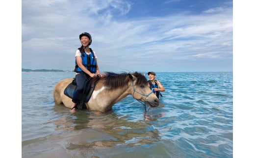 海での乗馬体験 ～ 初心者向け ～ オーシャンライディング 