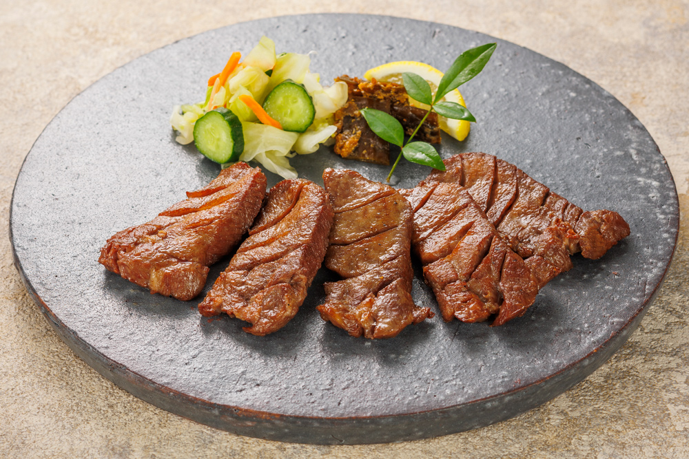 仙台名物 味の牛たん喜助×内ケ崎酒造店 職人仕込牛たん＆鳳陽清酒セット (牛タン 塩 しお 地酒 日本酒 肉 老舗 専門店 きすけ) [0308]