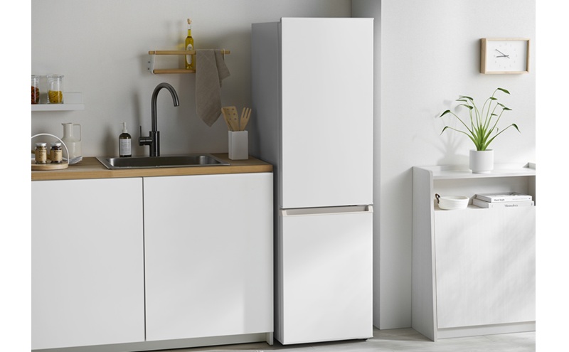 冷凍冷蔵庫 170L IRSD-17A-WH ナチュラルホワイト 冷蔵庫 2ドア アイリスオーヤマ 直冷式 スリム 冷蔵 冷凍庫 薄型 右開き 新生活 一人暮らし