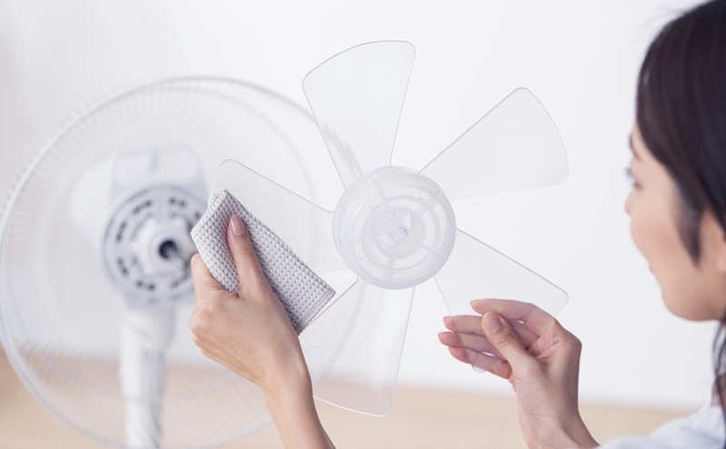 扇風機 DCリビング扇 首振りメカ式 LFD-307LE-W ホワイト DCモーター アイリスオーヤマ リモコン付き リビング タイマー付き 左右首振り 風量調整 節電 パワフル シンプル おしゃれ 省エネ リビング扇風機 dc扇風機 DC リビングファン