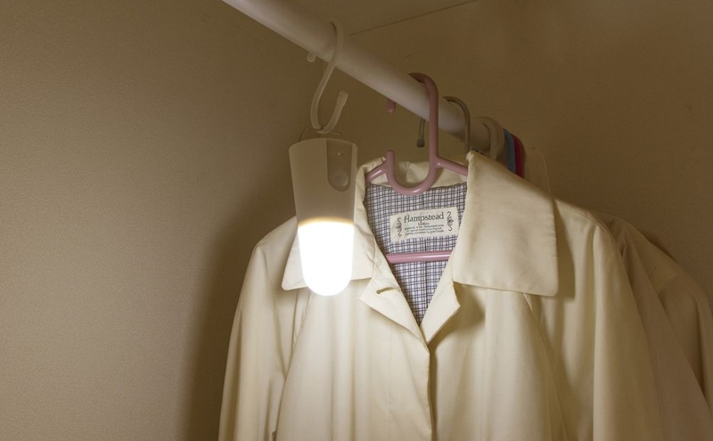 照明 乾電池式LEDセンサーライト スタンドタイプ 電球色 BSL40SL-WV2 アイリスオーヤマ センサーライト 電池式 乾電池式 人感センサー 室内 LEDセンサーライト LED ライト 廊下 寝室 物置 置き型 防犯