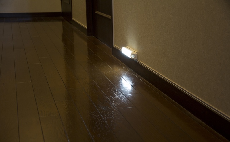 照明 乾電池式LEDセンサーライト ウォールタイプ 昼白色 BSL40WN-WV2 アイリスオーヤマ センサーライト 電池式 乾電池式 人感センサー 室内 LEDセンサーライト LED ライト 廊下 寝室 物置 防犯