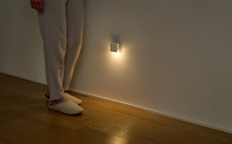 照明 コンセント式LEDセンサーライト 明暗センサータイプ CSL-IS フットライト コンセント式 LEDセンサーライト アイリスオーヤマ ナイトライト 足元灯 階段灯 廊下 階段 玄関 段差 踊り場 安全 高齢者 おしゃれ 照明