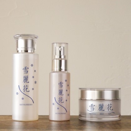 雪麗花 美白スキンケアセット＆着物地の巾着袋（木箱入り）