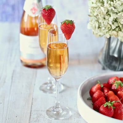 国産苺スパークリングワイン　ミガキイチゴ・ムスー720ml【配送不可地域：離島】