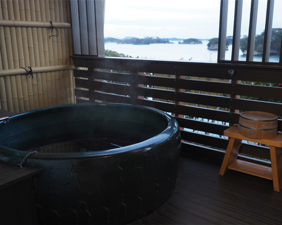 No.097 絶景の館　露天風呂付客室　ペア宿泊券【平日限定】