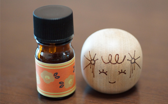 アロマこけし「木のかちゃん」おはよう松島の香り 1個（着せ替え精油付き）