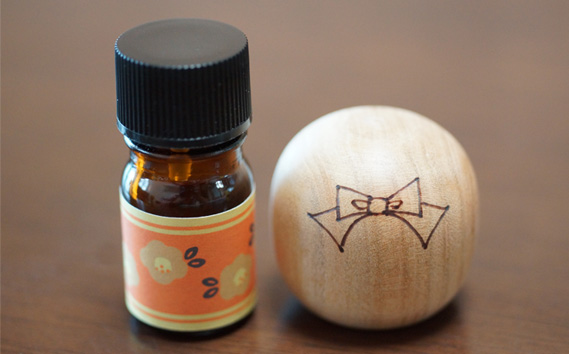 アロマこけし「木のかちゃん」おはよう松島の香り 1個（着せ替え精油付き）