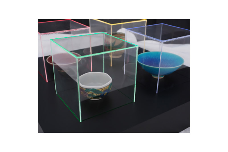 アクリル展示ケース LED照明付ミニサイズケースと台座のセット 1セット(4ケース＋台座)