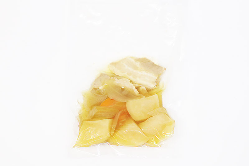 国産原料 大きめ具材の肉じゃが 150g×5パック [国産野菜 じゃがいも ジャガイモ 玉ねぎ タマネギ 人参 にんじん ニンジン]