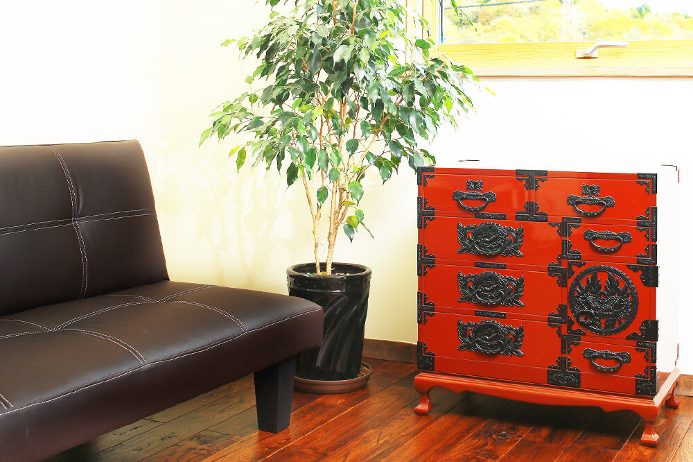 仙台箪笥 猫足チェスト 朱色漆塗り (申込書返送後、5ヶ月～8ヶ月程度でお届け) 欅産業 職人 おすすめ 船箪笥 [インテリア タンス 収納 家具 和 モダン 高級 和箪笥 小箪笥 伝統 工芸品 仏壇 仏具 神具 飾り棚 欅 漆塗 彫金 金具 装飾 仙台箪笥 船箪笥 舟箪笥 宮城 利府 欅産業]
