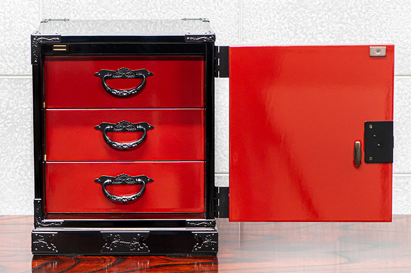 仙台箪笥 舟箪笥 前朱色漆・側黒呂漆塗り 工芸品 伝統