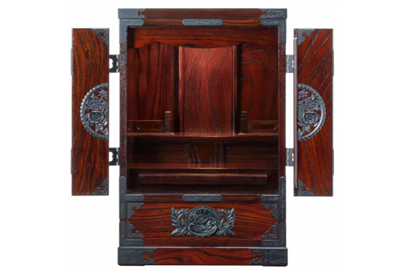 仙台箪笥 仙台仏壇23号 中2段 拭き漆塗り (申込書返送後、1ヶ月～6ヶ月程度でお届け) 欅産業 職人 おすすめ 船箪笥 [インテリア タンス 収納 家具 和 モダン 高級 和箪笥 小箪笥 伝統 工芸品 仏壇 仏具 神具 飾り棚 欅 漆塗 彫金 金具 装飾 仙台箪笥 船箪笥 舟箪笥 宮城 利府 欅産業]