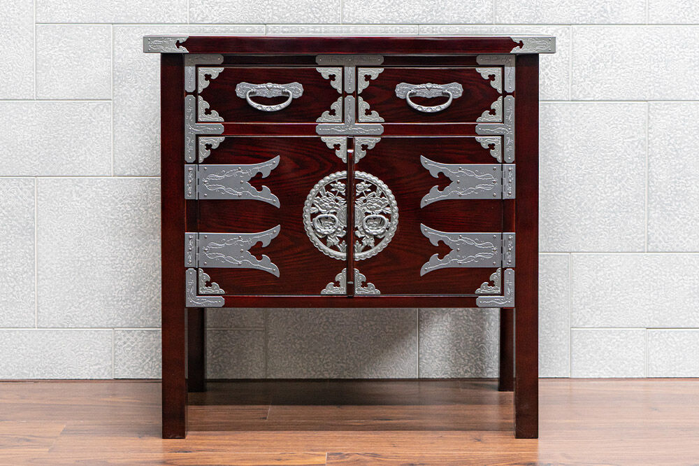 仙台箪笥 両開コンソール 木地呂漆調 KHB-131D（お申込書返送後1ヶ月～5ヶ月程度でお届け） 欅産業 職人 おすすめ 船箪笥 [インテリア タンス 収納 家具 和 モダン 高級 和箪笥 小箪笥 伝統 工芸品 仏壇 仏具 神具 飾り棚 欅 漆塗 彫金 金具 装飾 仙台箪笥 船箪笥 舟箪笥 宮城 利府 欅産業]