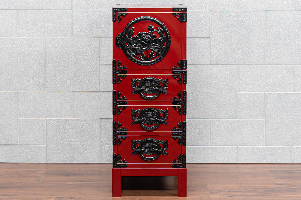 仙台箪笥 35巾脚付すきまチェスト 朱色漆塗り KEB-120B（お申込書返送後3ヵ月～8ヵ月程度でお届け） 欅産業 職人 おすすめ 船箪笥 [インテリア タンス 収納 家具 和 モダン 高級 和箪笥 小箪笥 伝統 工芸品 仏壇 仏具 神具 飾り棚 欅 漆塗 彫金 金具 装飾 仙台箪笥 船箪笥 舟箪笥 宮城 利府 欅産業]