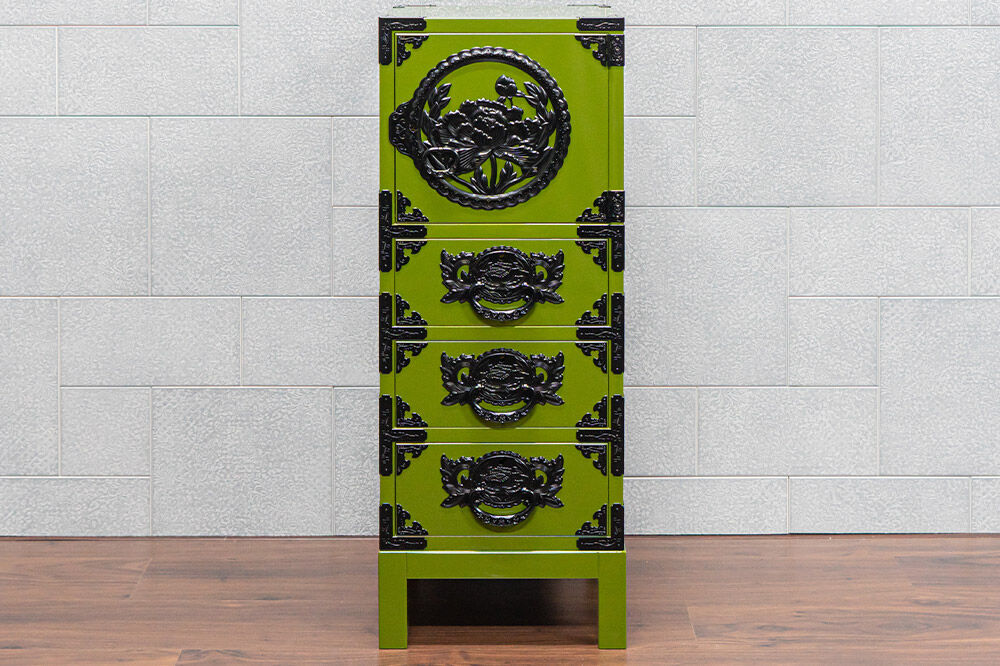 仙台箪笥 35巾脚付すきまチェスト 常盤色漆塗り KB-120B（お申込書返送後3ヵ月～8ヵ月程度でお届け） 欅産業 職人 おすすめ 船箪笥 [インテリア タンス 収納 家具 和 モダン 高級 和箪笥 小箪笥 伝統 工芸品 仏壇 仏具 神具 飾り棚 欅 漆塗 彫金 金具 装飾 仙台箪笥 船箪笥 舟箪笥 宮城 利府 欅産業]