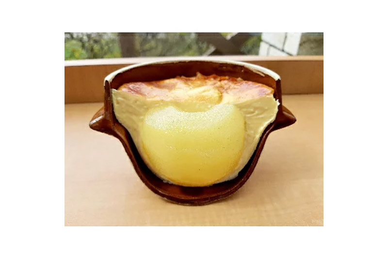 【りんごまるごと1個入り】みやぎ蔵王キャラメルりんごの釜焼チーズケーキ