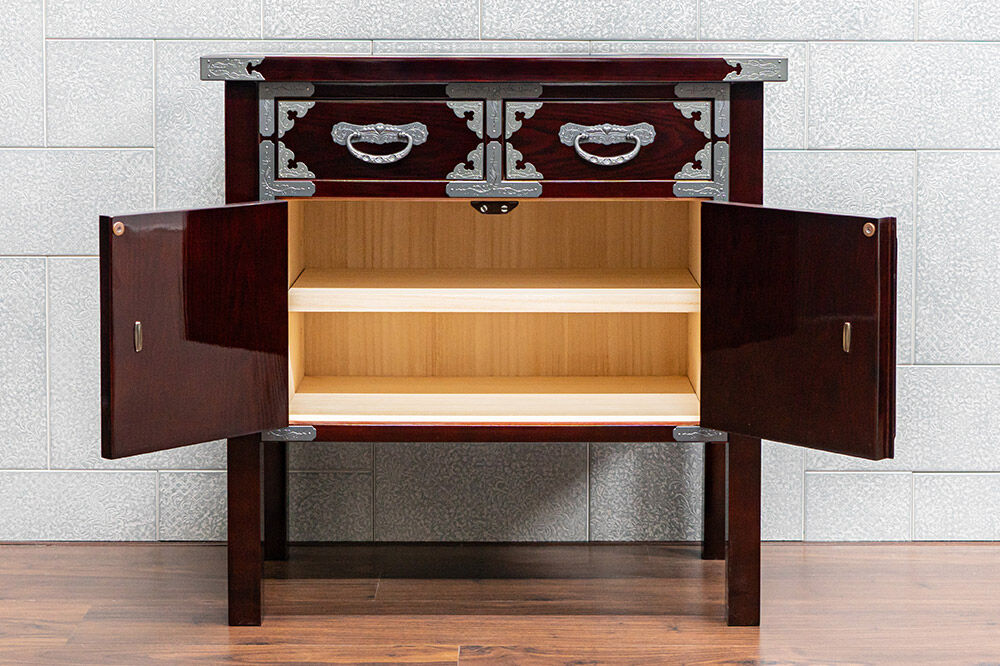 仙台箪笥 両開コンソール 木地呂漆調 KHB-131D（お申込書返送後1ヶ月～5ヶ月程度でお届け） 欅産業 職人 おすすめ 船箪笥 [インテリア タンス 収納 家具 和 モダン 高級 和箪笥 小箪笥 伝統 工芸品 仏壇 仏具 神具 飾り棚 欅 漆塗 彫金 金具 装飾 仙台箪笥 船箪笥 舟箪笥 宮城 利府 欅産業]