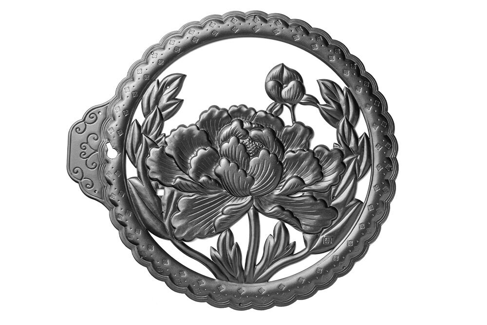 仙台箪笥 35巾脚付すきまチェスト 藍色漆塗り KB-120BD（お申込書返送後3ヵ月～8ヵ月程度でお届け） 欅産業 職人 おすすめ 船箪笥 [インテリア タンス 収納 家具 和 モダン 高級 和箪笥 小箪笥 伝統 工芸品 仏壇 仏具 神具 飾り棚 欅 漆塗 彫金 金具 装飾 仙台箪笥 船箪笥 舟箪笥 宮城 利府 欅産業]