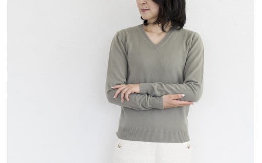   ベビーカシミヤ Vネックプルオーバー 男性用《白田のカシミヤ》男性用サイズ:M（42）｜ブイネック ニット カシミヤ 100％  高級 希少 メンズ