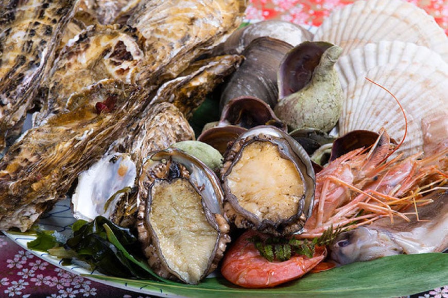 宿泊券 【 南三陸 旬のお任せ！ 海鮮 豪快 舟盛り 付き】 ペア 1泊2食付 プラン [明神崎荘 宮城県 南三陸町 30az0001] チケット 旅行 観光 宿泊 宿 券 帰省 里帰り 食事付き