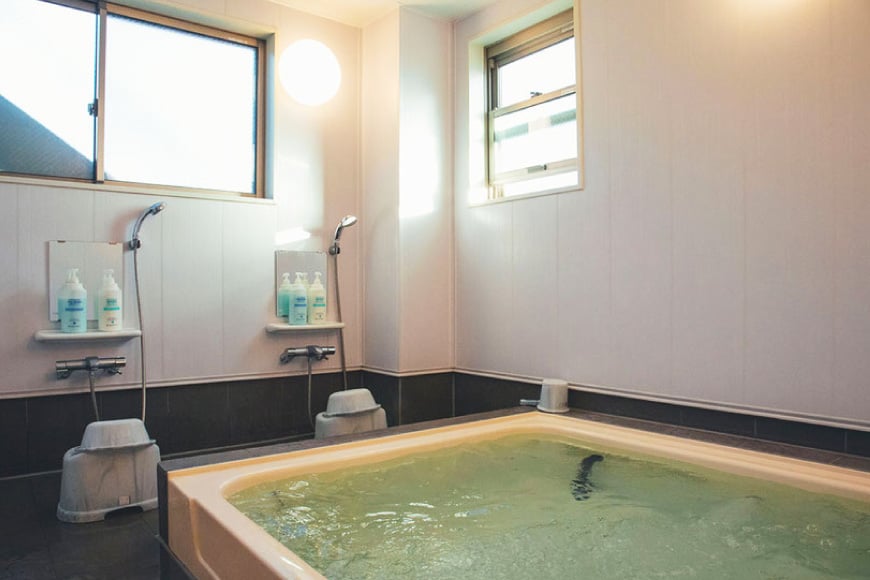 宿泊券 【 南三陸 お任せ！ 和朝食】ペア 1泊朝食付プラン [明神崎荘 宮城県 南三陸町 30az0002] チケット 旅行 観光 宿泊 宿 券 帰省 里帰り 食事付き