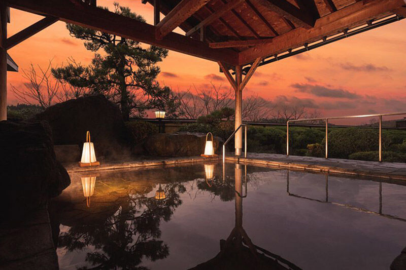 秋田温泉さとみ 宿泊ペア 2名様 1泊2食付 秋田駅すぐの源泉の宿 旅行 秋田県 秋田市  [源泉 温泉宿 東北 郷土料理 きりたんぽ だまこ餅 秋田牛 比内地鶏 八幡平ポーク]