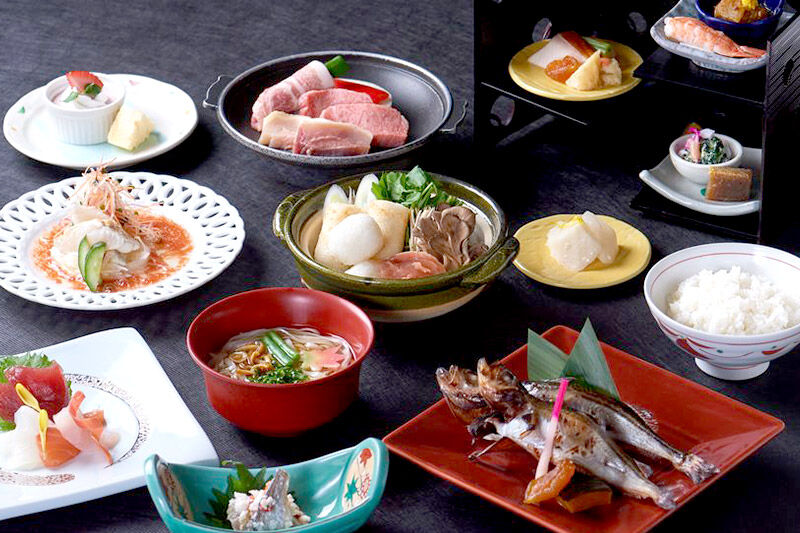 秋田温泉さとみ 宿泊ペア 2名様 1泊2食付 秋田駅すぐの源泉の宿 旅行 秋田県 秋田市  [源泉 温泉宿 東北 郷土料理 きりたんぽ だまこ餅 秋田牛 比内地鶏 八幡平ポーク]