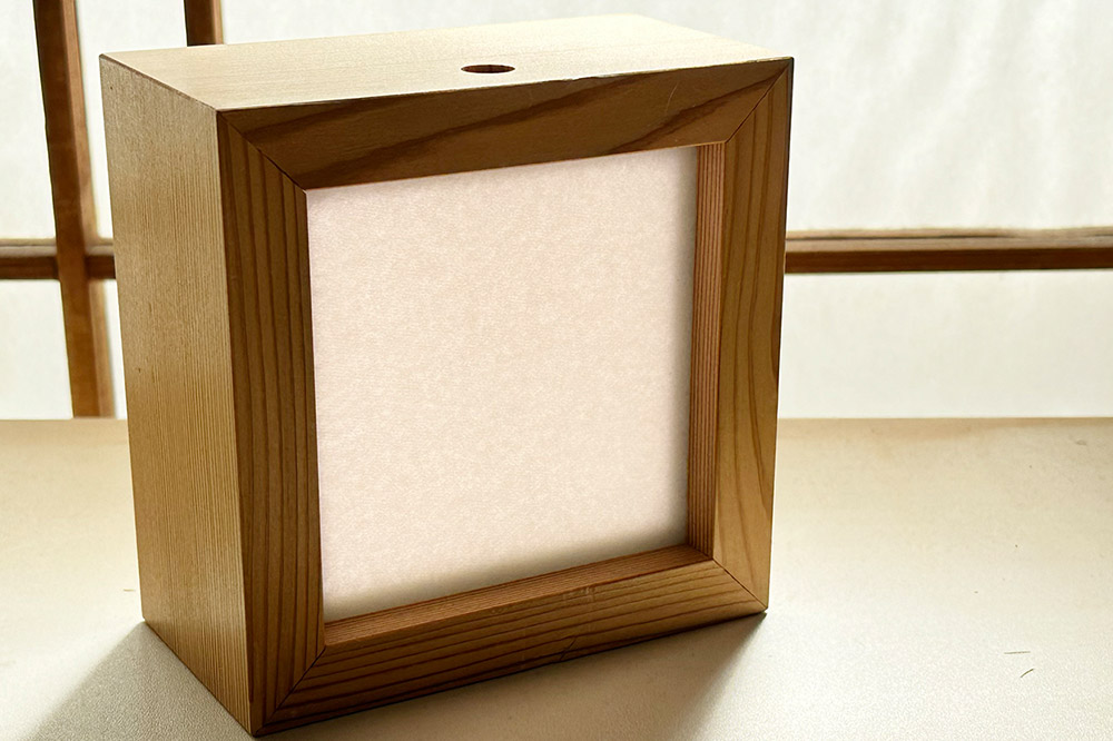 「リズム」角度や時間で色が変わるELパネルライト