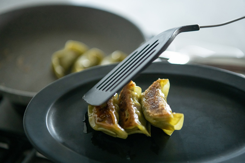 新緑のふき餃子 48個詰合せ 餃子の餃天 化学調味料無添加