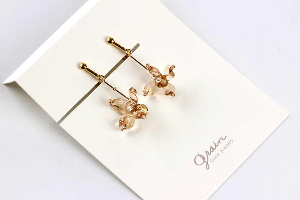 flowerイヤリング ロングタイプ 【ピンク】ガラスジュエリー Glass Jewelry grain アクセサリー 秋田