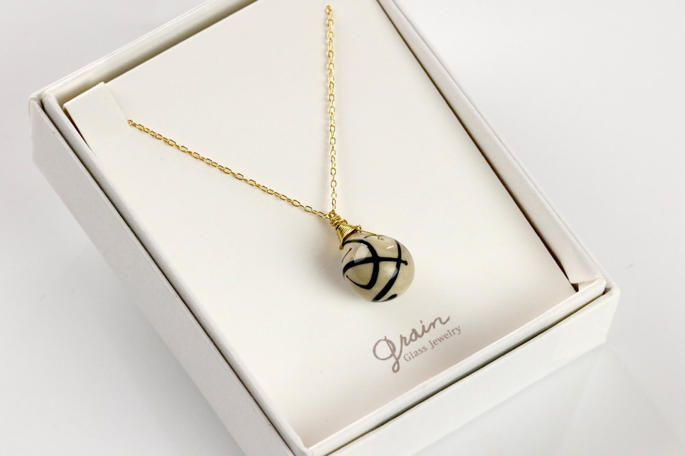 しずくネックレス 【ベージュmix】ガラスジュエリー Glass Jewelry grain アクセサリー 秋田