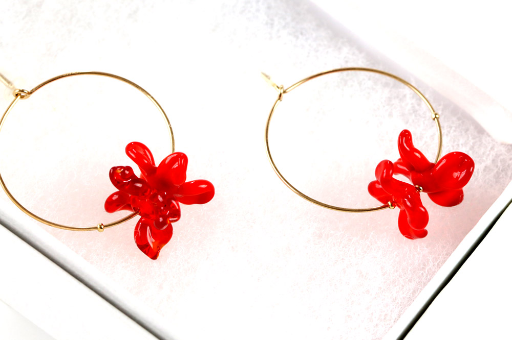flowerピアス フープ 【クリアレッド×レッド】ガラスジュエリー Glass Jewelry grain アクセサリー 秋田