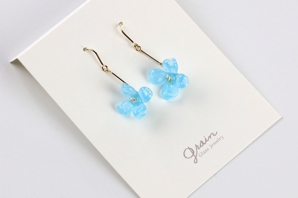 flowerピアス 【ライトターコイズ】ガラスジュエリー Glass Jewelry grain アクセサリー 秋田