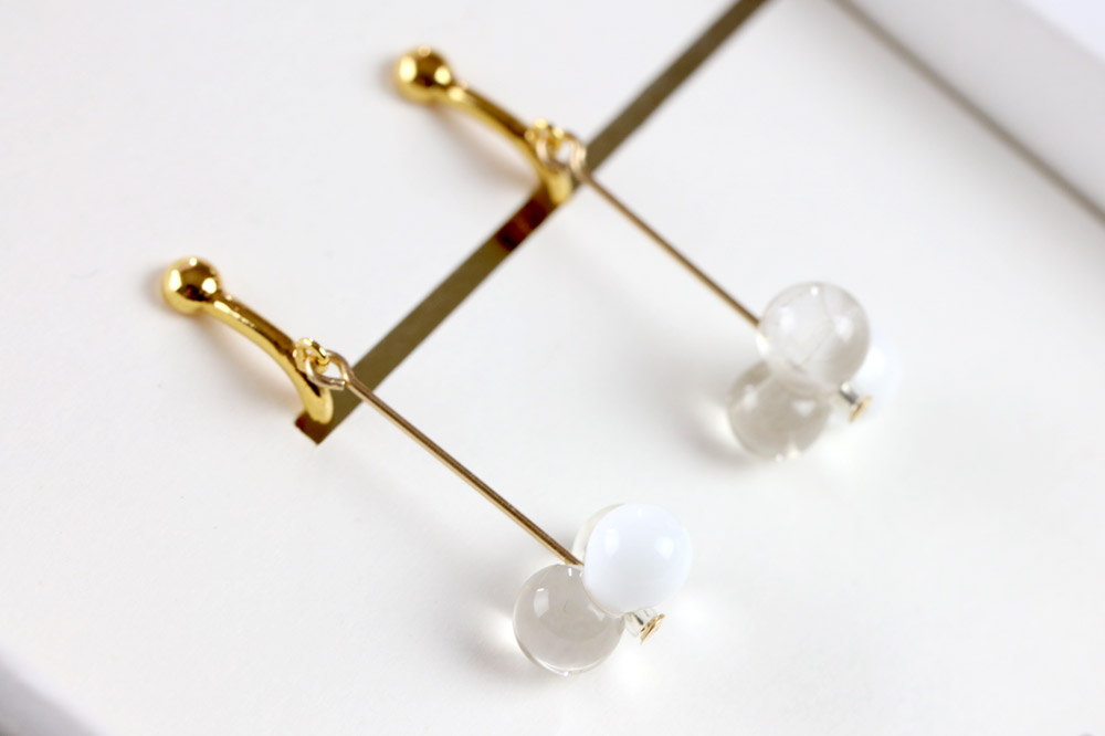 3tenイヤリング 【白×クリア】ガラスジュエリー Glass Jewelry grain アクセサリー 秋田