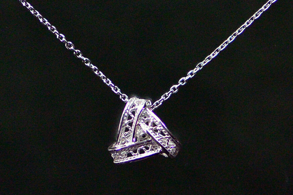 秋田銀線細工 三つ組みペンダント