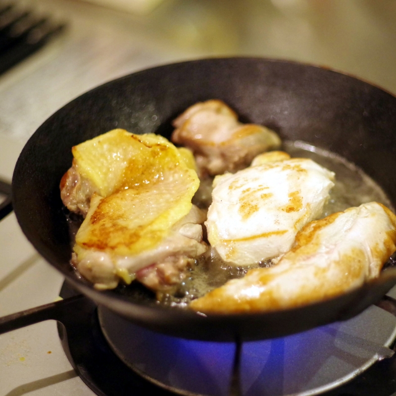 数量限定 平飼い秋田比内地鶏 まるっと1羽セット 約900g～   詰め合わせ 平飼い 地鶏 鶏肉 1羽 鳥肉 お肉 肉 もも肉 むね肉  秋田県 能代市