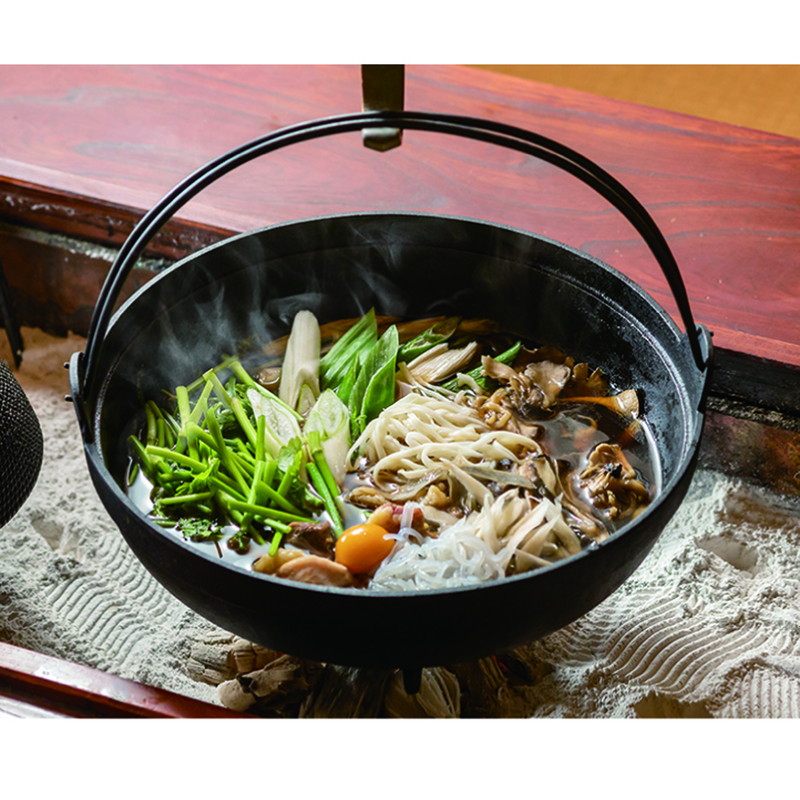 白神特選 白神地鶏鍋セット 風の中 7～8人前 セット 詰め合わせ 秋田県産 白神地鶏 稲庭うどん 鶏鍋 鍋セット 地鶏 鍋 スープ 具材 野菜付き 鍋料理 鍋物 郷土料理 秋田県 能代市