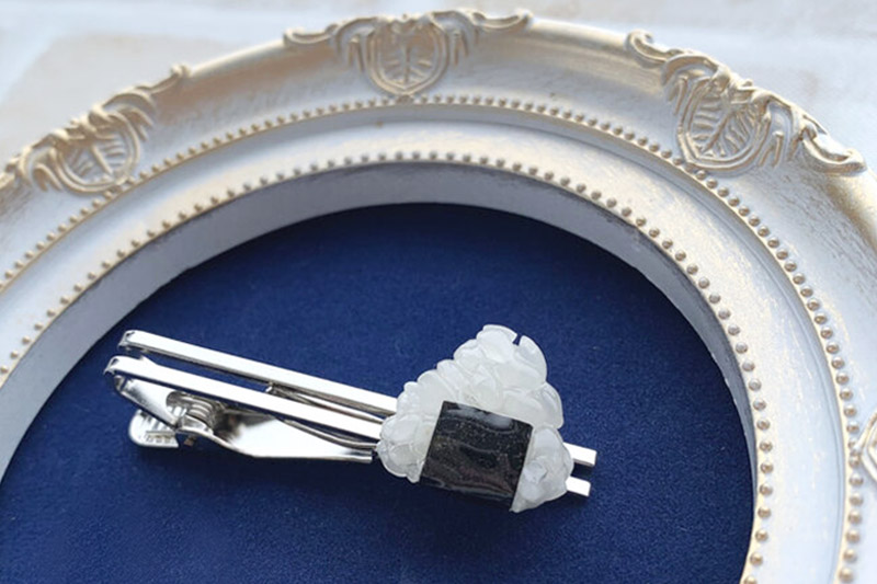 【izu-3】おにぎりネクタイピン シルバー《秋田県横手市産あきたこまち使用》