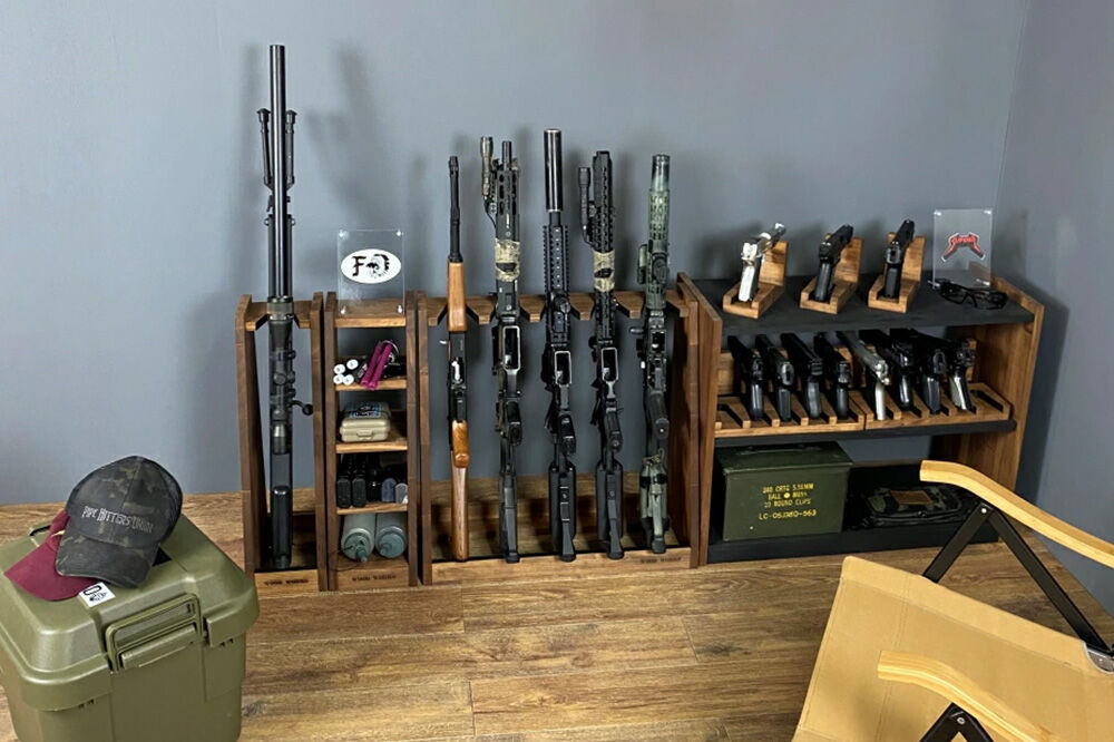 WOOD WORKS ライフルスタンド 1丁掛+マガジンラックセット【本体:ライトブラウン×ブラックウッド】完成品 [WOOD WORKS ウッドワークス 日本製 ガンラック サバゲー ミリタリー ライフル エアガン 電動ガン ガスガン 飾る 収納 インテリア マガジン ラック military]