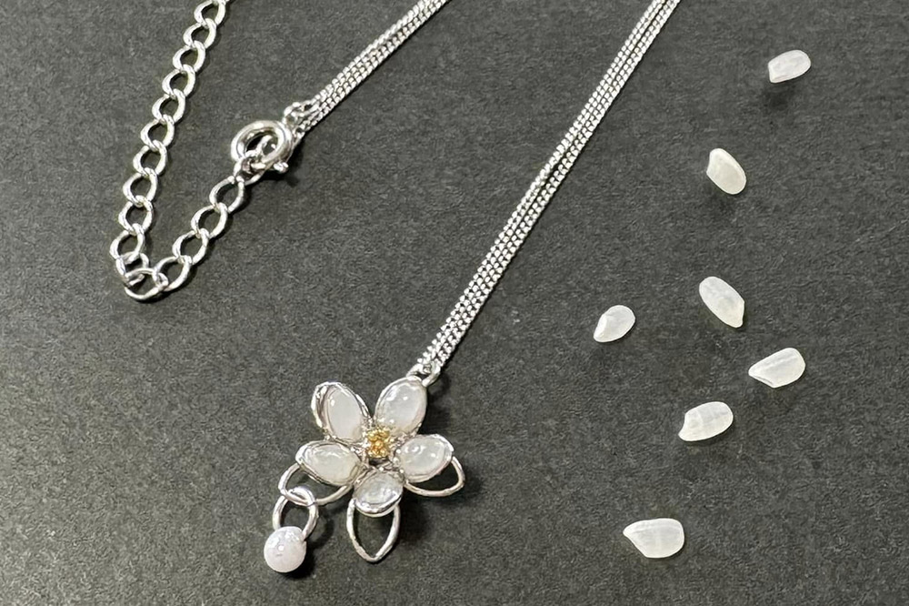 【izu-3】お米の花咲くネックレス【秋田県横手市産あきたこまち使用】