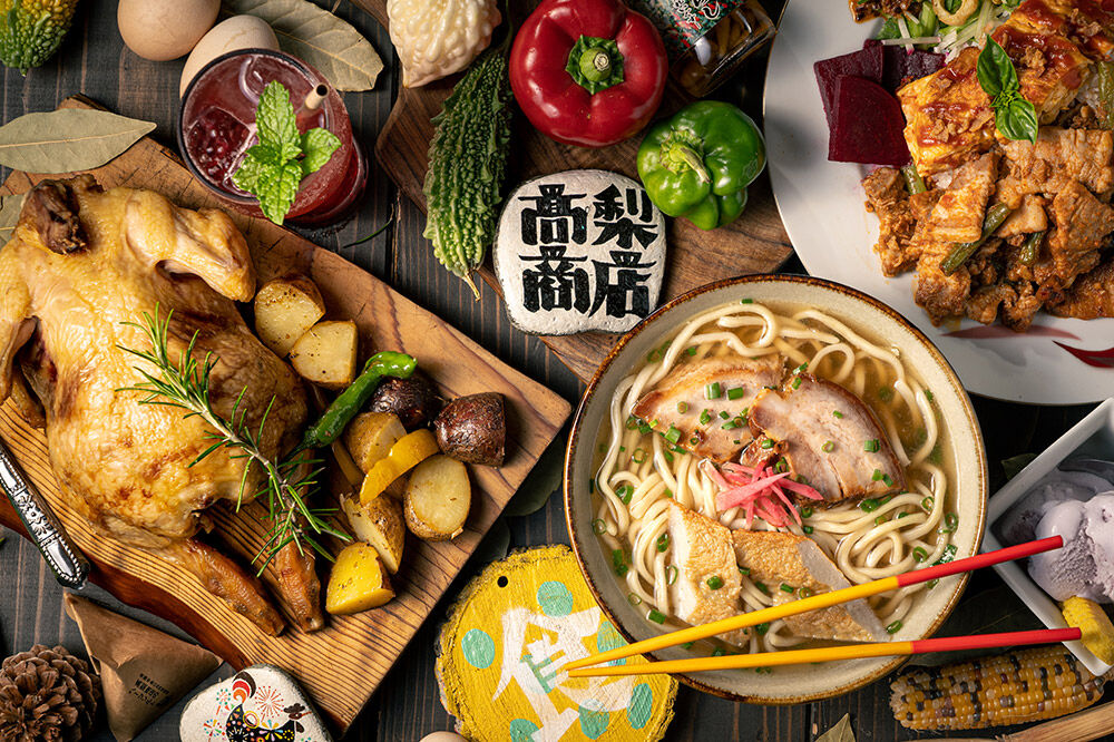 無添加ローストチキンのごちそうパーティーセット 3～4人前／ローストチキン1羽850g、ハーブソルト1個50g、ポークソーセージ5本入り350g、ベーコン200g [ローストチキン ハーブソルト ソーセージ ベーコン 無添加 国産 低温調理 スモーキー ジューシー 肉汁 岩塩 きび砂糖 自然塩 ハーブ スパイス ナラの木 かまくらミート 田園ハム パーティ バーベキュー]