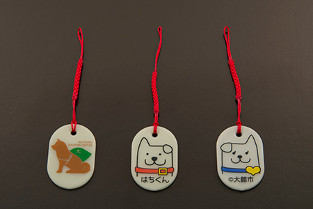30P7304 【防災用品】光る「はちくん・秋田犬の里」ストラップ3個セット