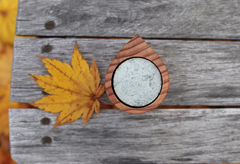 105P7301 十和田石と秋田杉のアロマディフューザー(雫型)