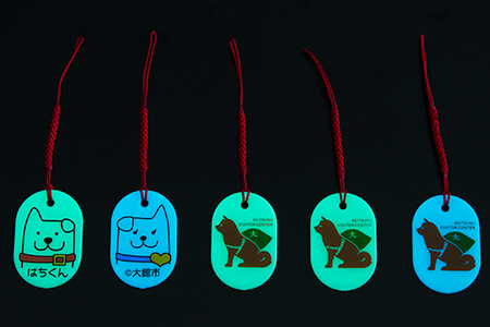 50P7315 【防災用品】光る「はちくん・秋田犬の里」ストラップ5個セット