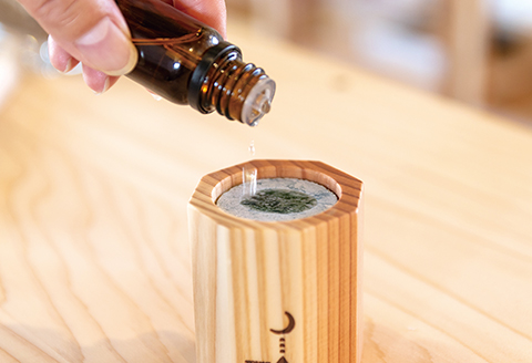 アロマディフューザー(八角型)と秋田杉の精油セット　145P7004