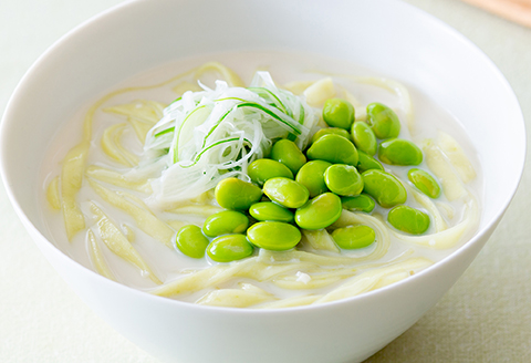 75P5502 朝採れ枝豆と減農薬米でつくった「えだまめん(米麺)」