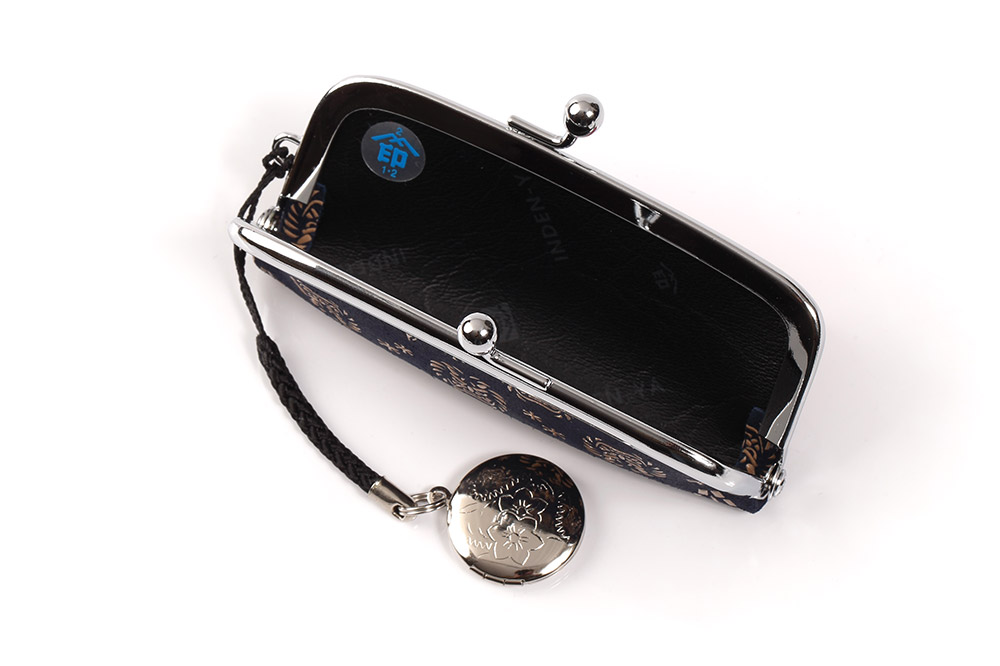 なまはげ館オリジナルデザイン印伝 印鑑入れ（紺）印鑑ケース はんこ ハンコ 鹿革 和柄