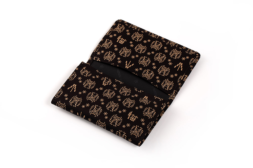 なまはげ館オリジナルデザイン印伝 名刺入れ（黒） 和柄